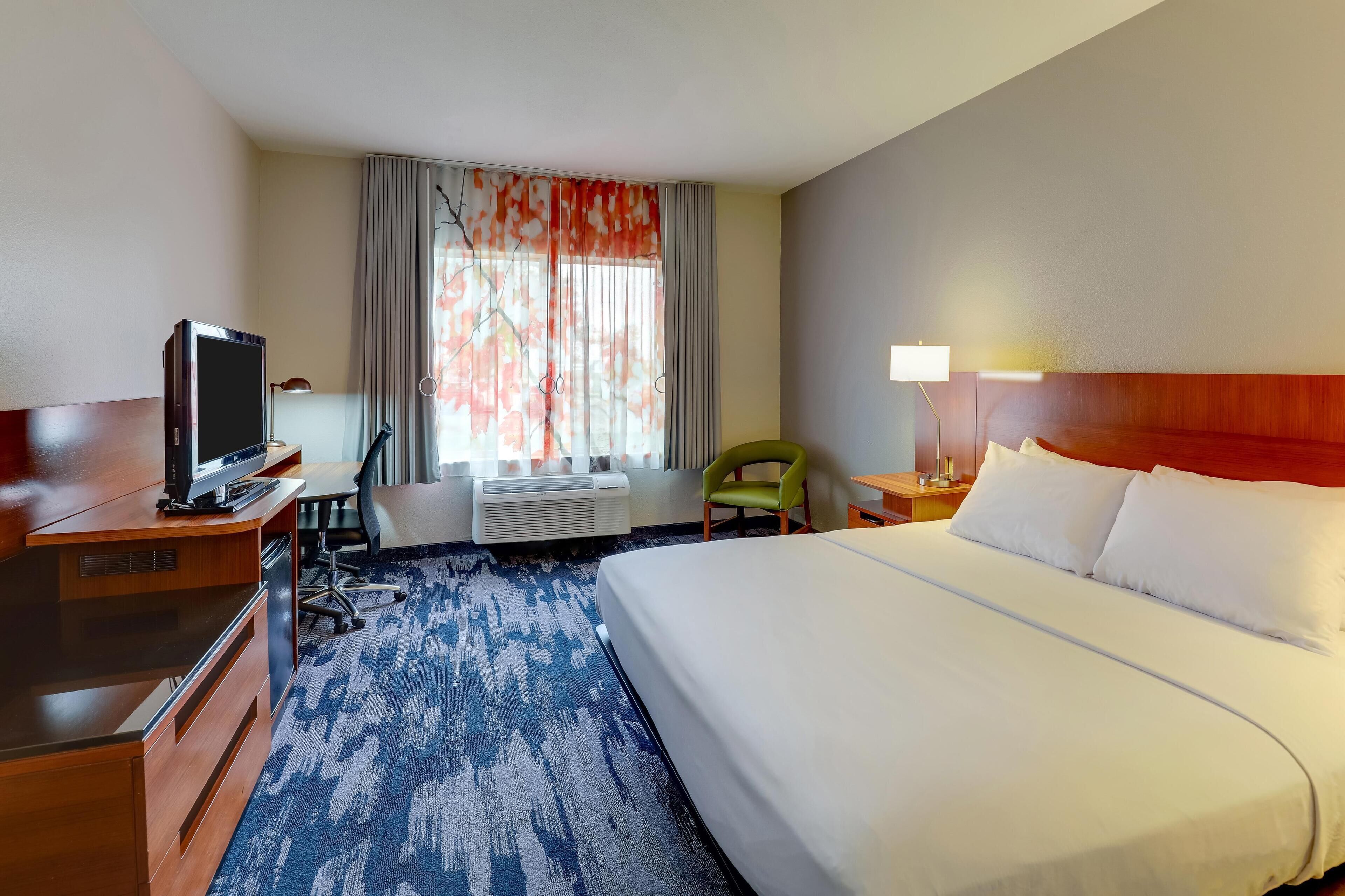 Premium bedding, in-room safe, desk, laptop workspace