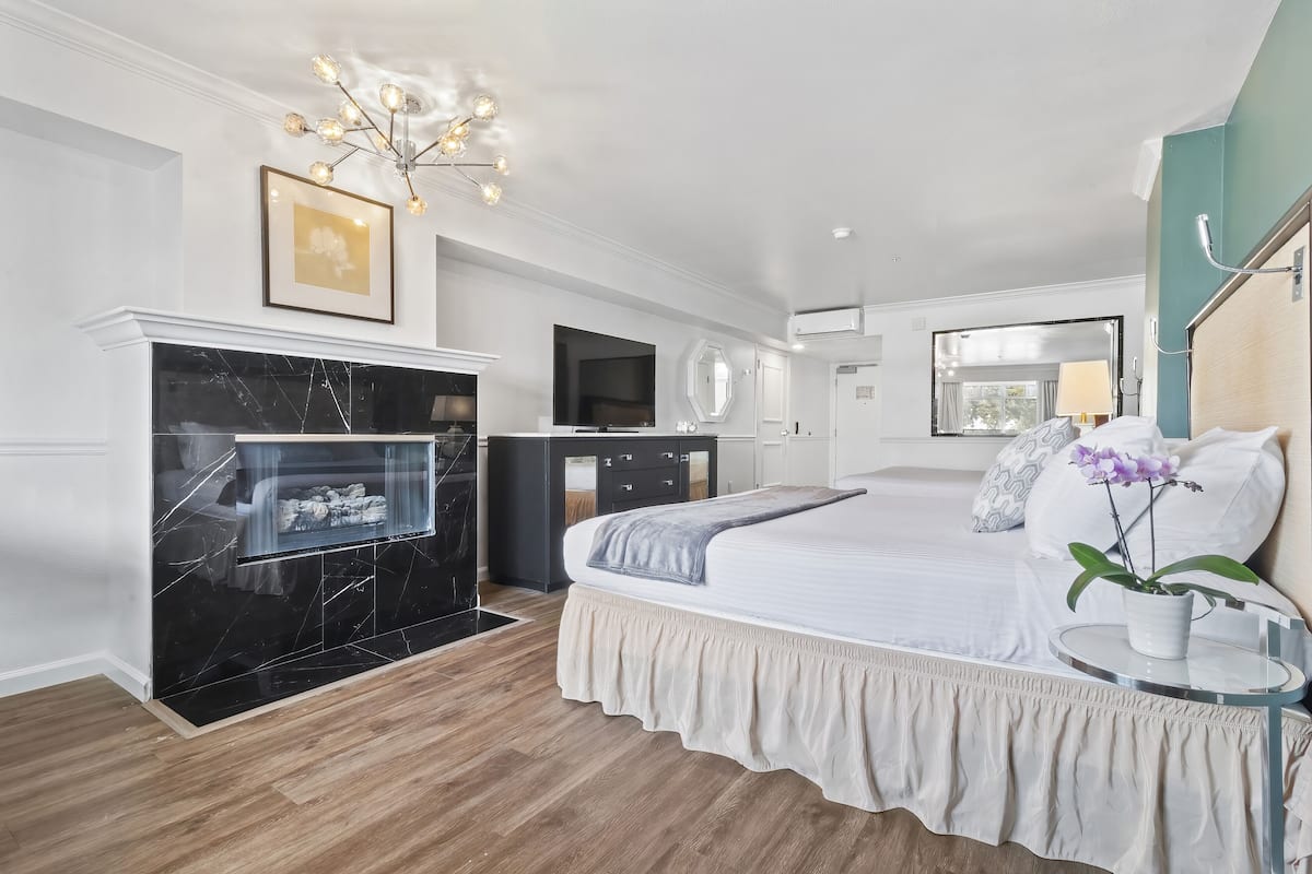 Room, Multiple Beds, Balcony (King) | 1 bedroom, desk, blackout drapes, iron/ironing board
