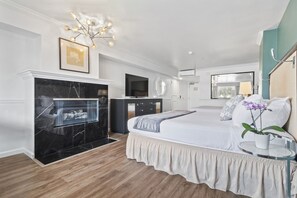 Habitación doble, balcón (King) | Escritorio, cortinas opacas, tabla de planchar con plancha y wifi gratis