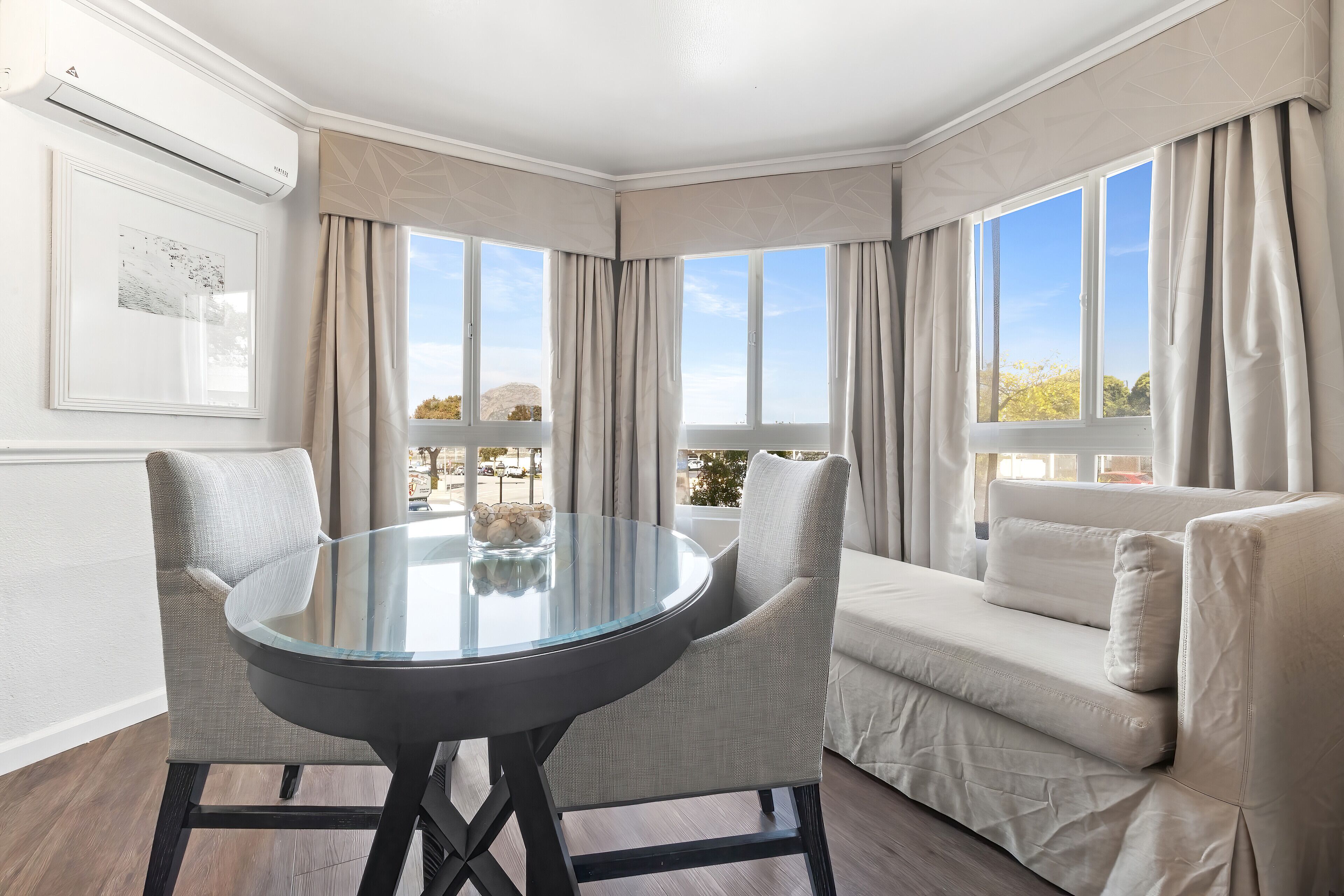 룸, 킹사이즈침대 1개, 타워 | 책상, 암막 커튼, 다리미/다리미판, 무료 WiFi