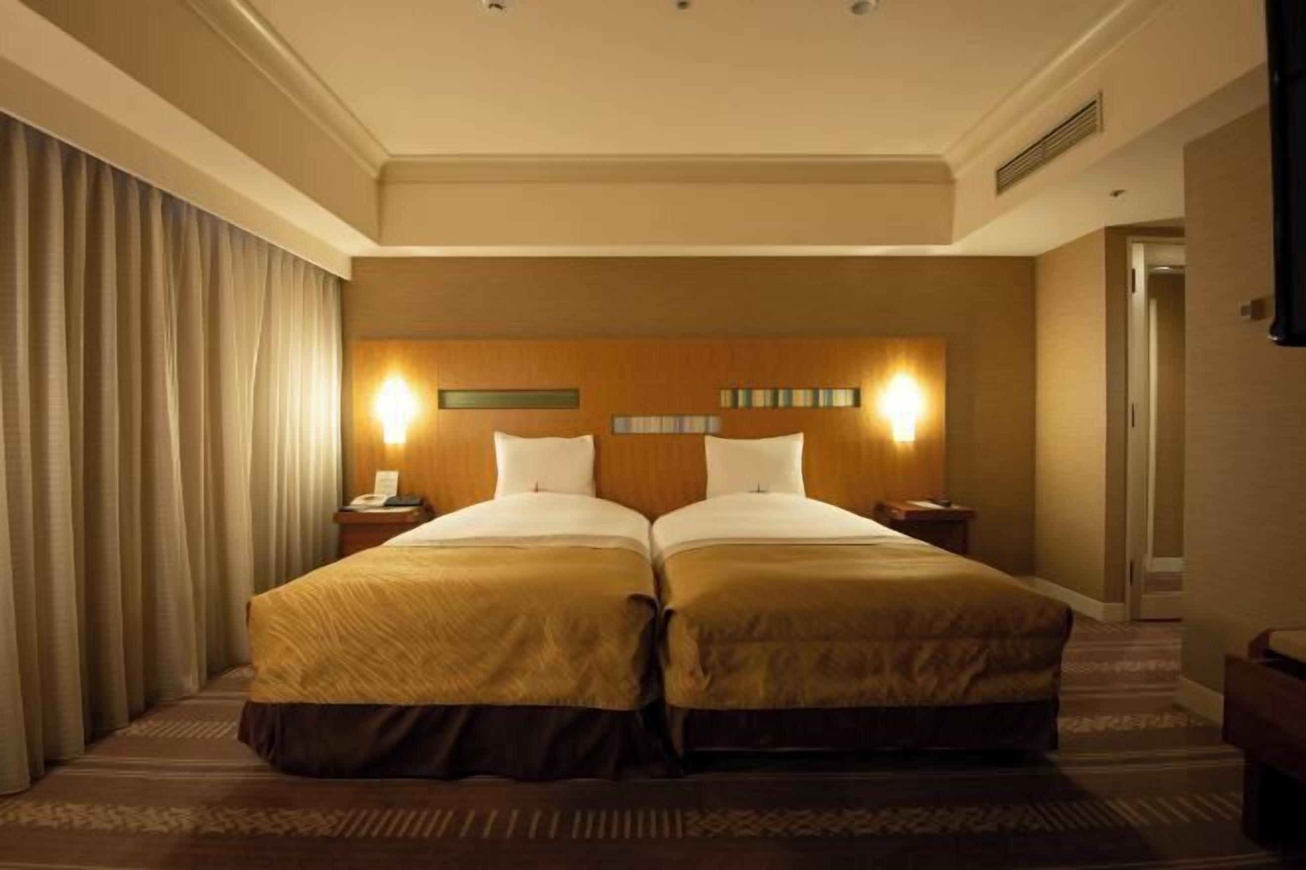 Minibar, in-room safe, desk, blackout curtains