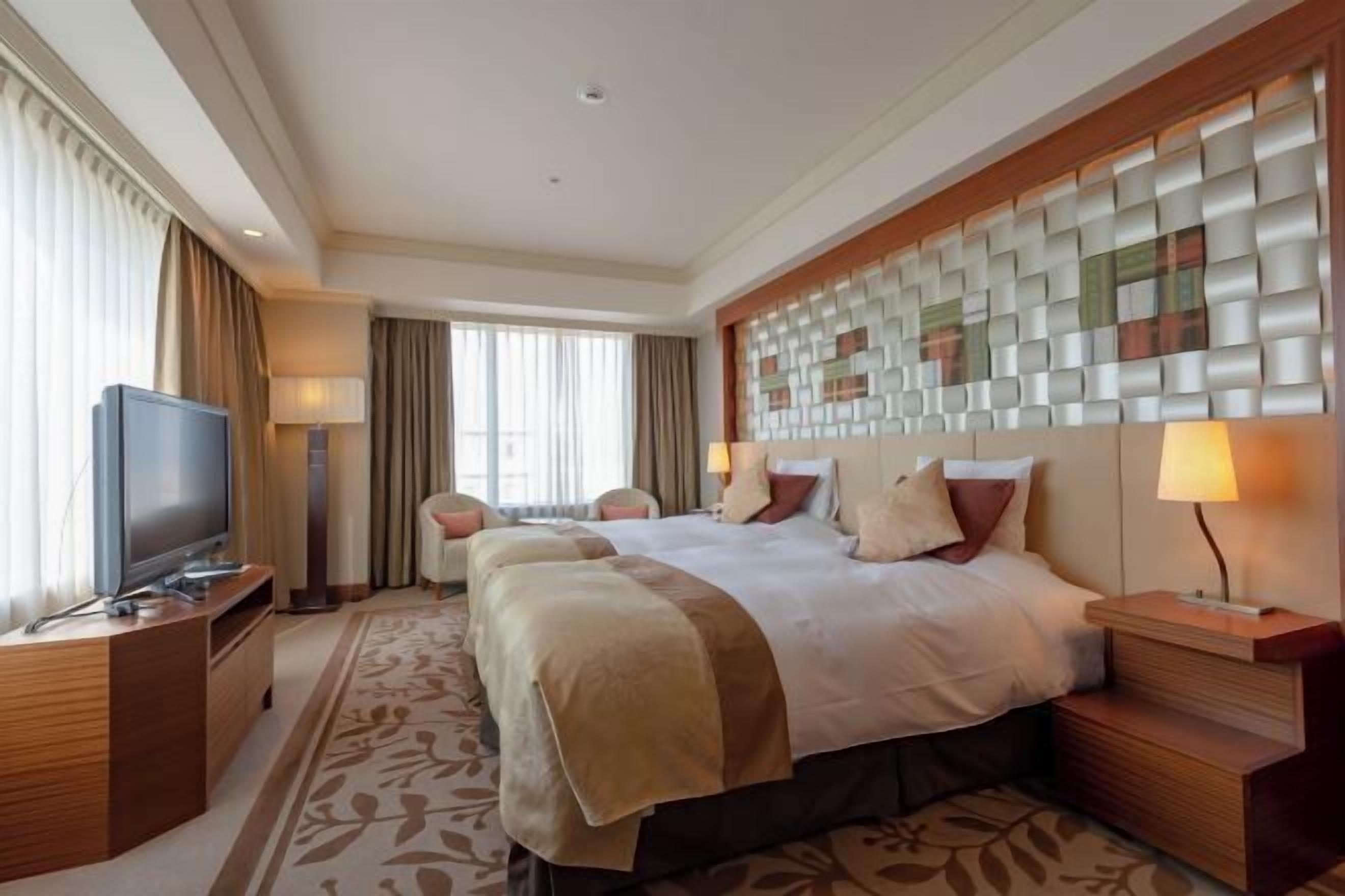 Minibar, in-room safe, desk, blackout curtains