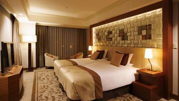 Minibar, safe på rommet, skrivebord og blendingsgardiner