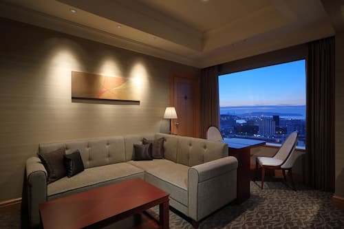 Minibar, in-room safe, desk, blackout drapes