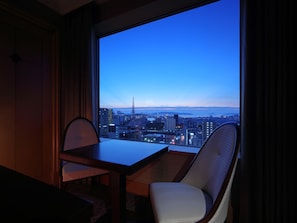 Harbour View Suite, Non Smoking | Minibar, in-room safe, desk, blackout curtains