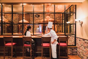 7 restaurants, breakfast, lunch, dinner served; Japanese cuisine