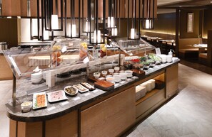 Daily full breakfast (JPY 3500 per person) - Hotel Okura Fukuoka (Fukuoka)