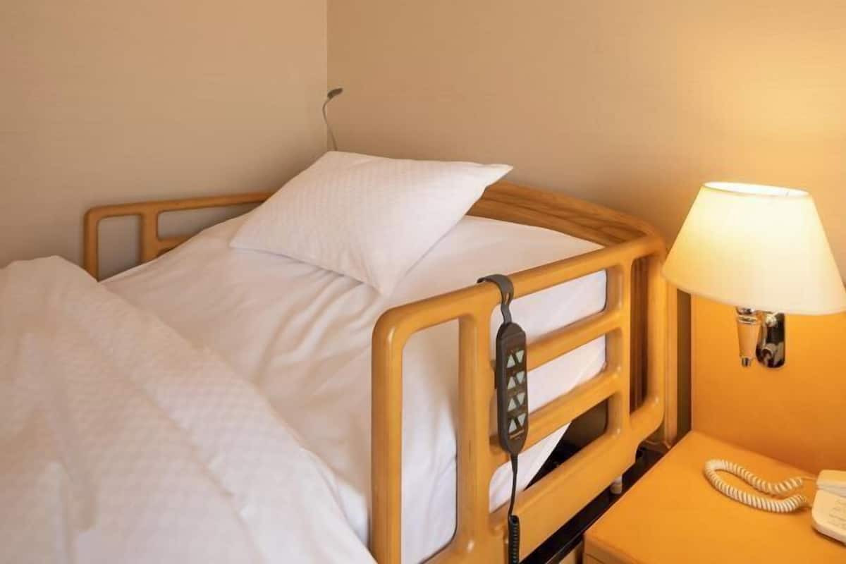 Minibar, Zimmersafe, Schreibtisch, Verdunkelungsvorhänge