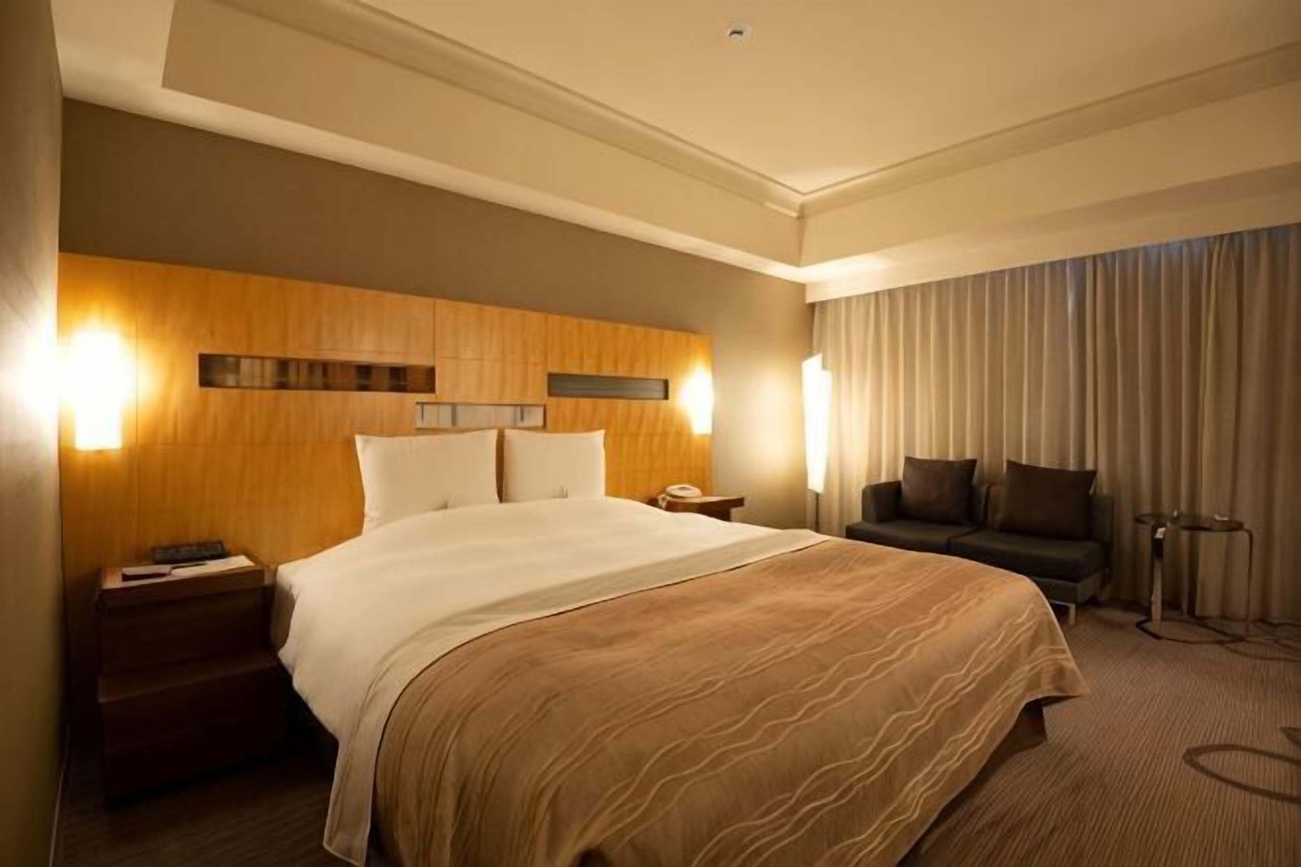 Minibar, in-room safe, desk, blackout curtains