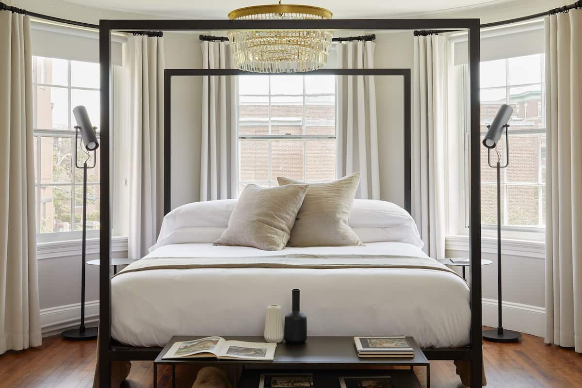 Baxter | 1 bedroom, premium bedding, individually decorated