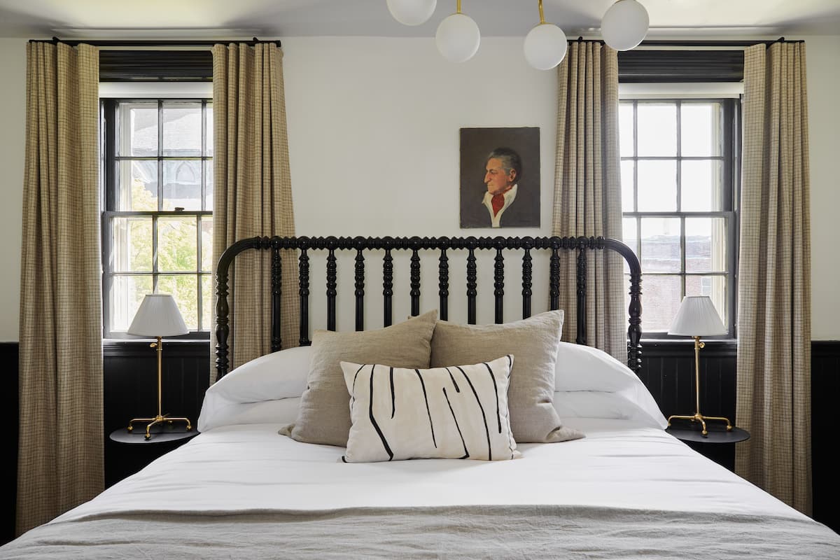 Evangeline | 1 bedroom, premium bedding, individually decorated