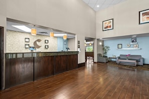 Lobby - Comfort Inn & Suites Airport South (Calgary)