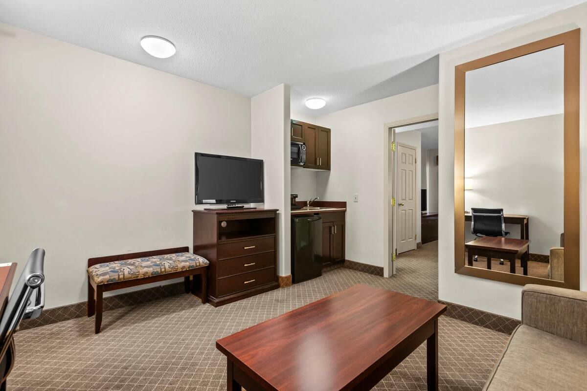 Suite, 1 King Bed with Sofa bed | In-room safe, desk, iron/ironing board, alarm clocks
