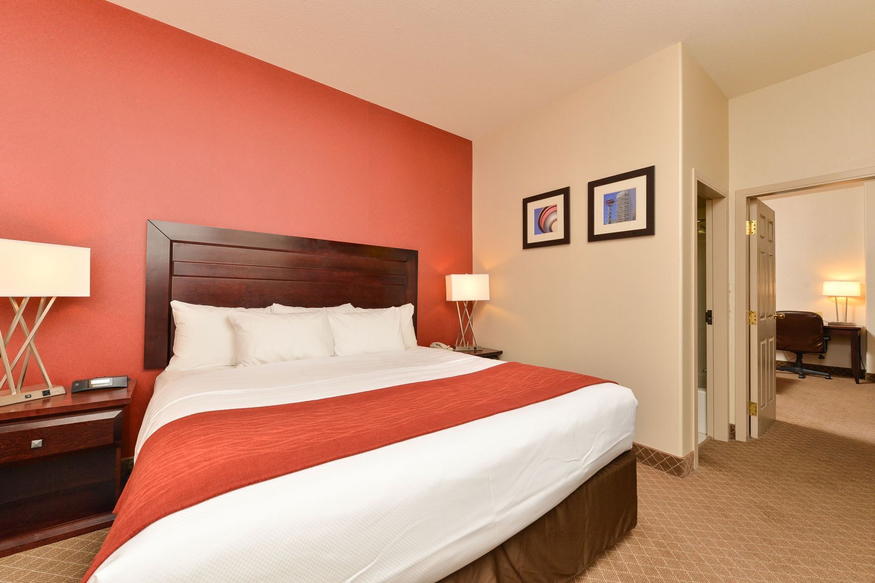 In-room safe, desk, iron/ironing board, bed sheets