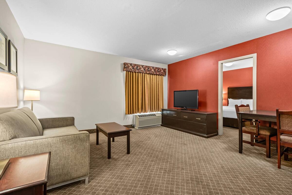 Suite, 1 Queen Bed | In-room safe, desk, iron/ironing board, alarm clocks