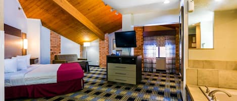 Deluxe Studio Suite, 1 King Bed, Non Smoking | Desk, soundproofing, iron/ironing board, free WiFi