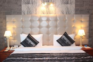 Standard-Doppel- oder -Zweibettzimmer | 1 Schlafzimmer, hochwertige Bettwaren, Zimmersafe, individuell dekoriert