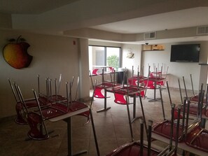 Free daily on-the-go breakfast  - Infinity Inn & Suites (Tempe)