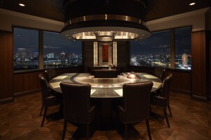 7 restaurants, breakfast, lunch, dinner served; Japanese cuisine