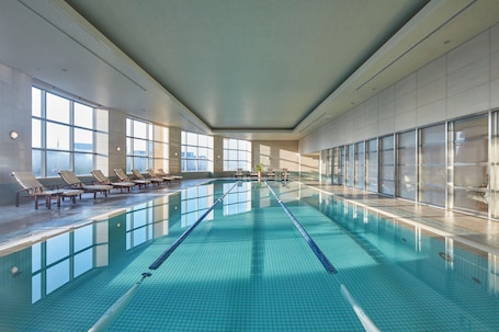 Indoor pool. Grand Nikko Tokyo Daiba