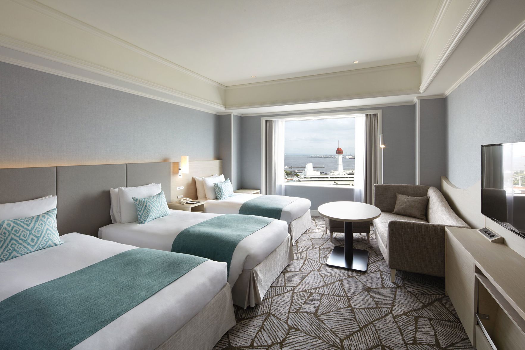 Selimut bulu angsa, brankas, dan ruang kerja ramah laptop