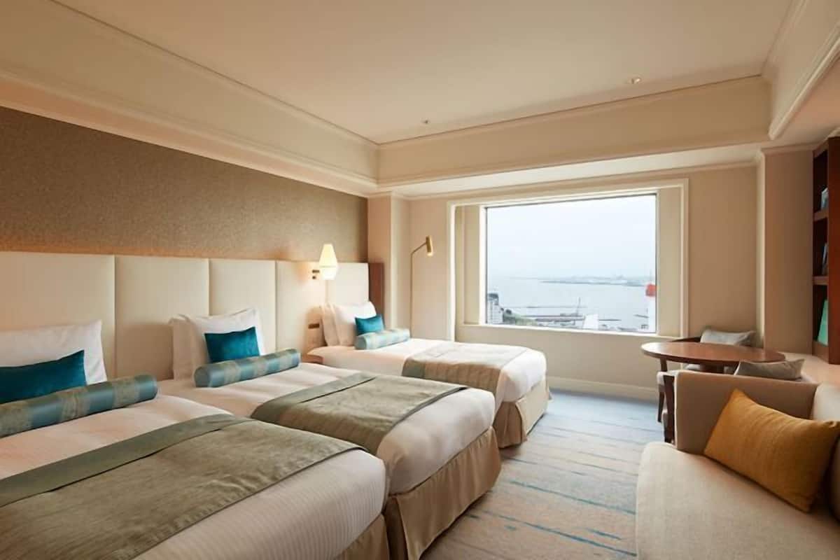 Down comforters, in-room safe, laptop workspace, blackout drapes