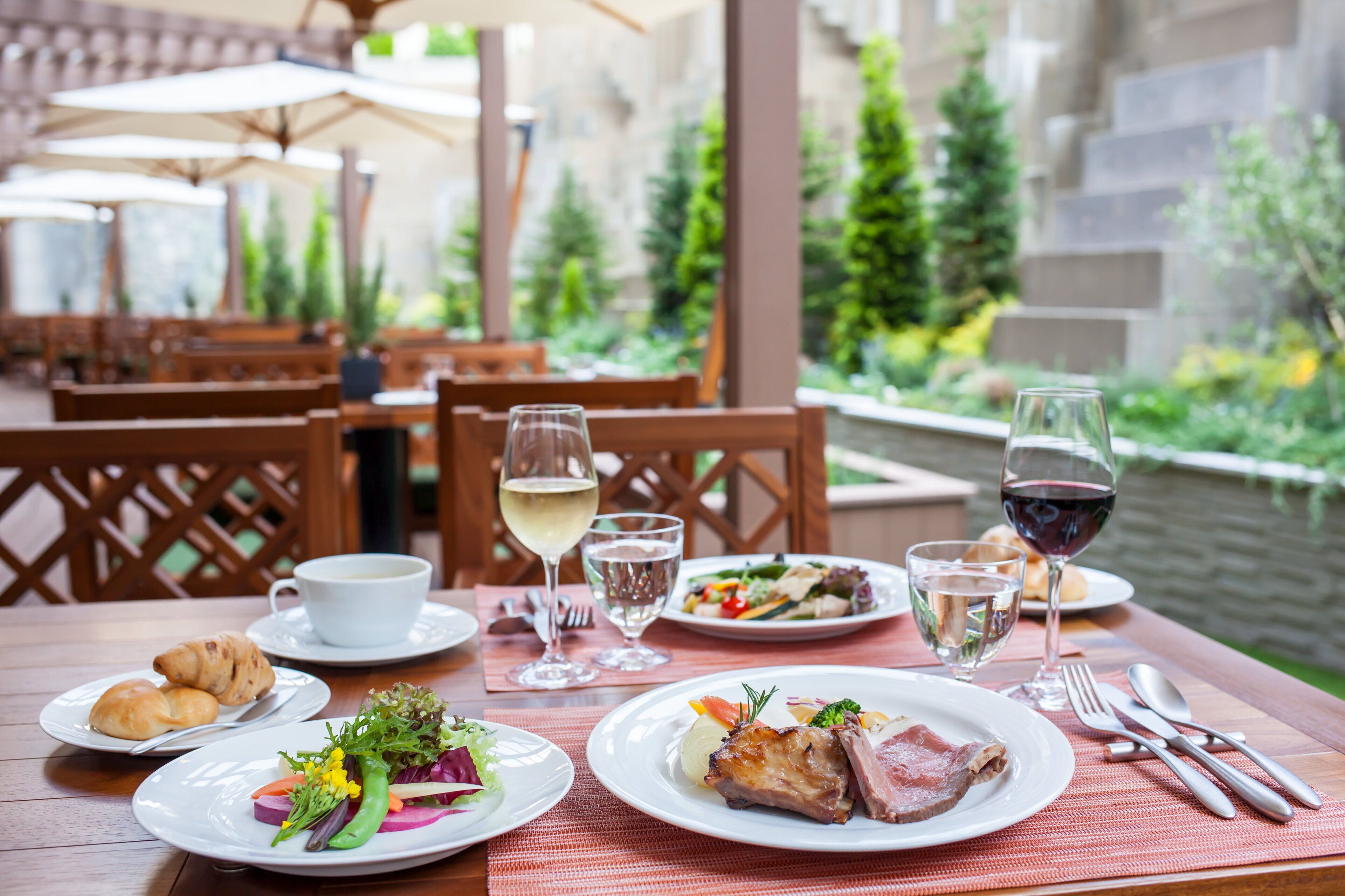 7 restaurants, breakfast, lunch, dinner served; japanese cuisine