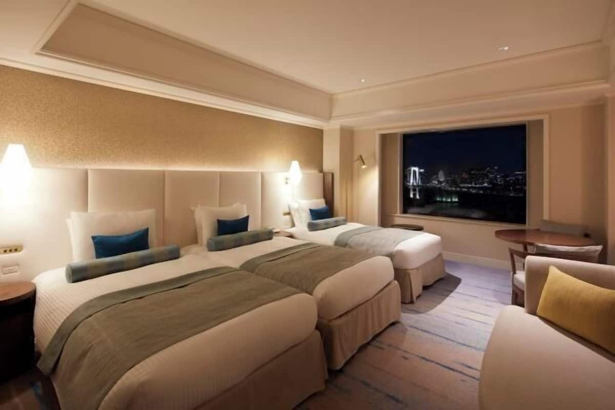 Down comforters, in-room safe, laptop workspace, blackout drapes