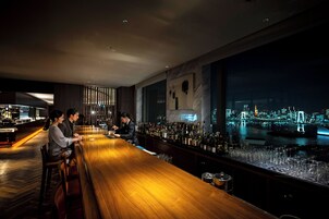 7 restaurants; breakfast, lunch and dinner served