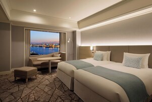 Down comforters, in-room safe, laptop workspace, blackout drapes