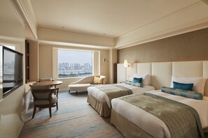 Club Breeze Deluxe Twin, Rainbow Bridge Side, Non Smoking (Executive Lounge Access) | Down duvets, in-room safe, laptop workspace, blackout curtains