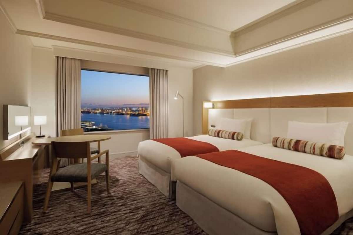 Down comforters, in-room safe, laptop workspace, blackout drapes