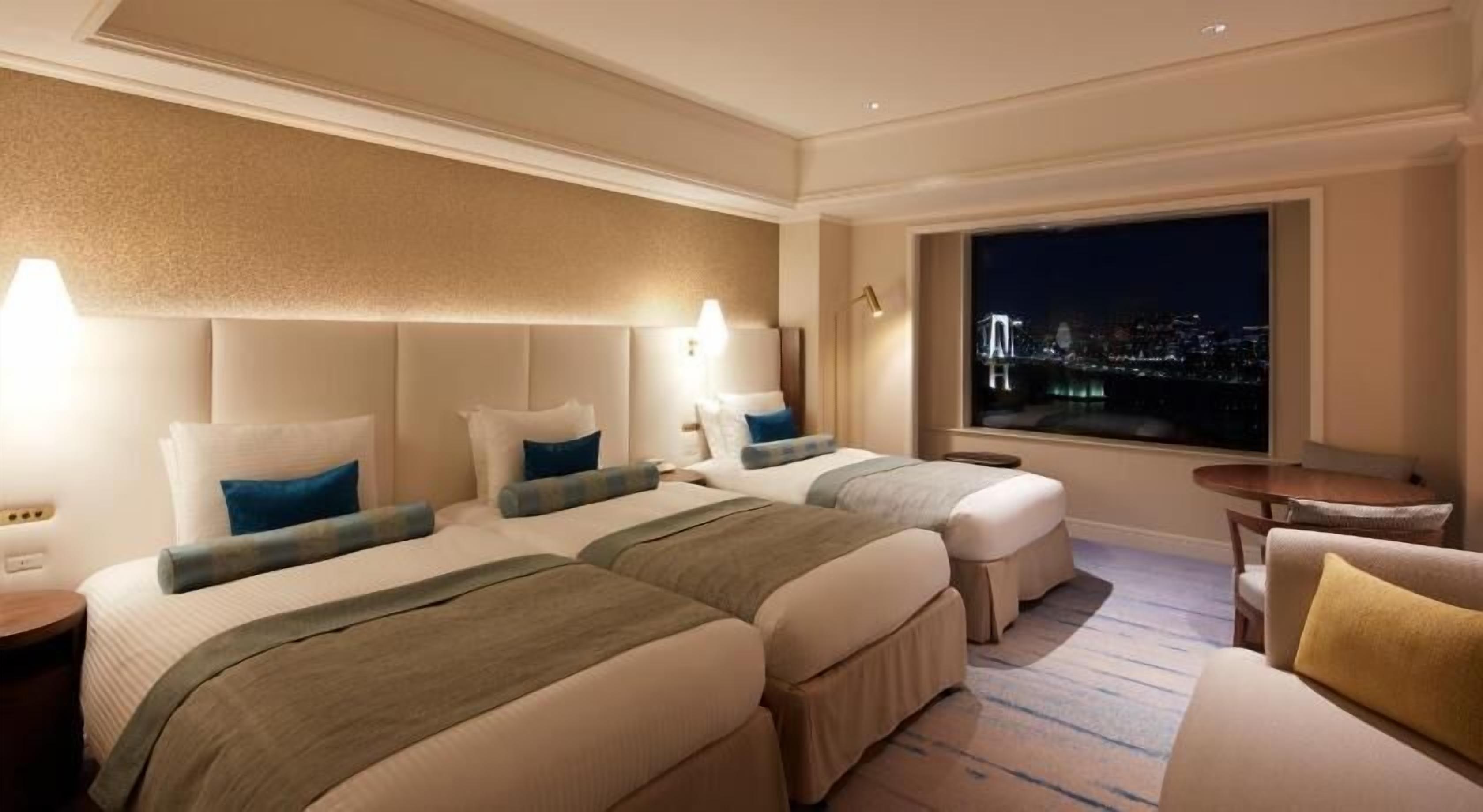 Selimut bulu angsa, brankas, dan ruang kerja ramah laptop