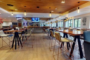 Bar (on property) - Village Hotel Cardiff (Cardiff)