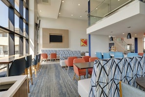 Free buffet breakfast  - Holiday Inn Express Hotel & Suites Branson 76 Central by IHG (Branson)