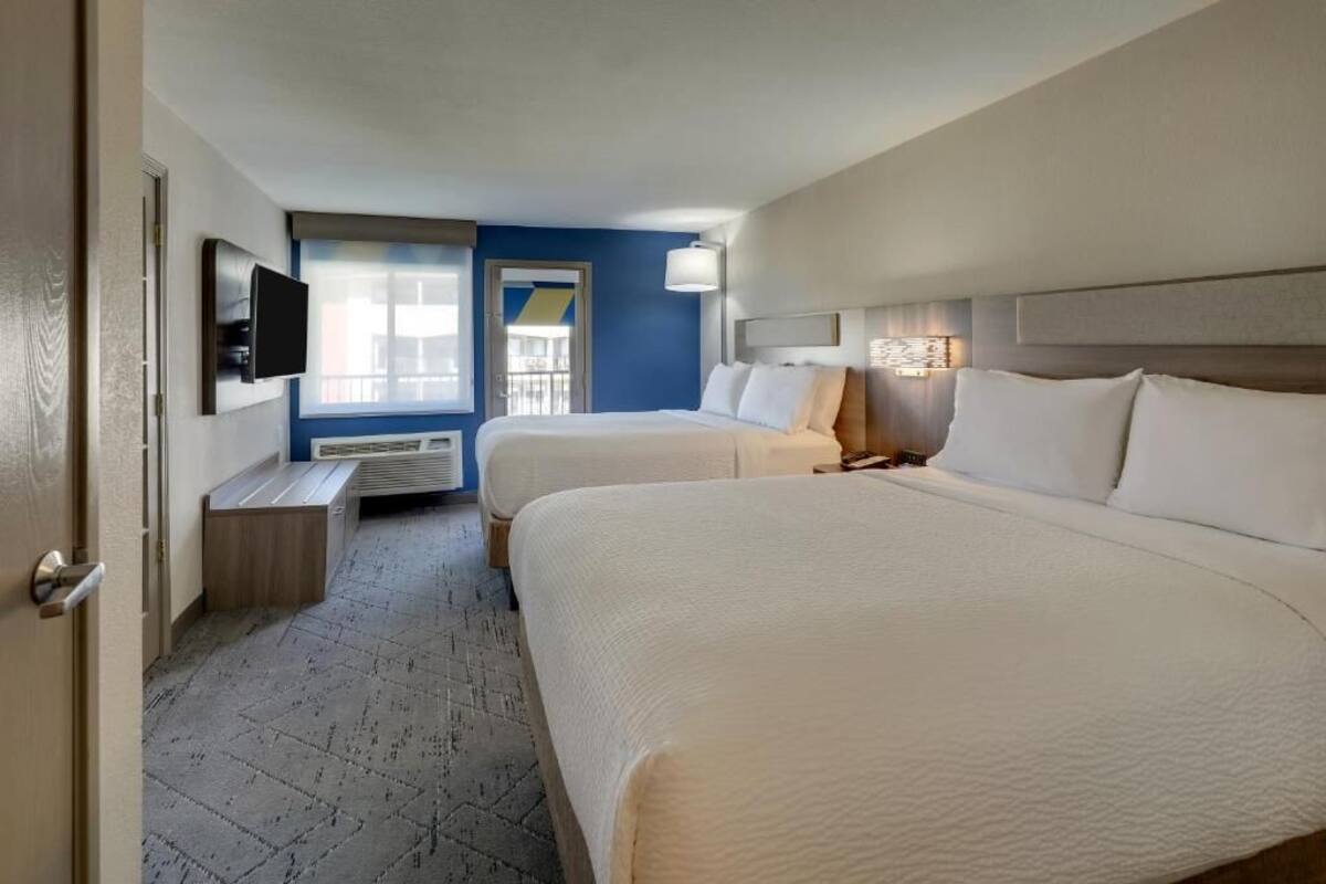 In-room safe, desk, laptop workspace, blackout drapes