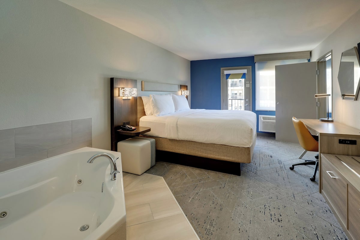 1 bedroom, in-room safe, desk, laptop workspace