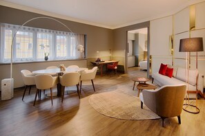 Suite | Down comforters, minibar, in-room safe, desk