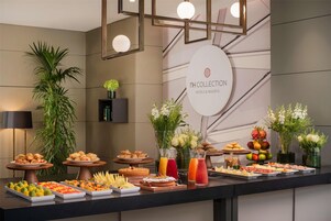 Colazione a buffet a pagamento, servita tutte le mattine 