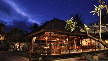 Breakfast, lunch, dinner served; pool views