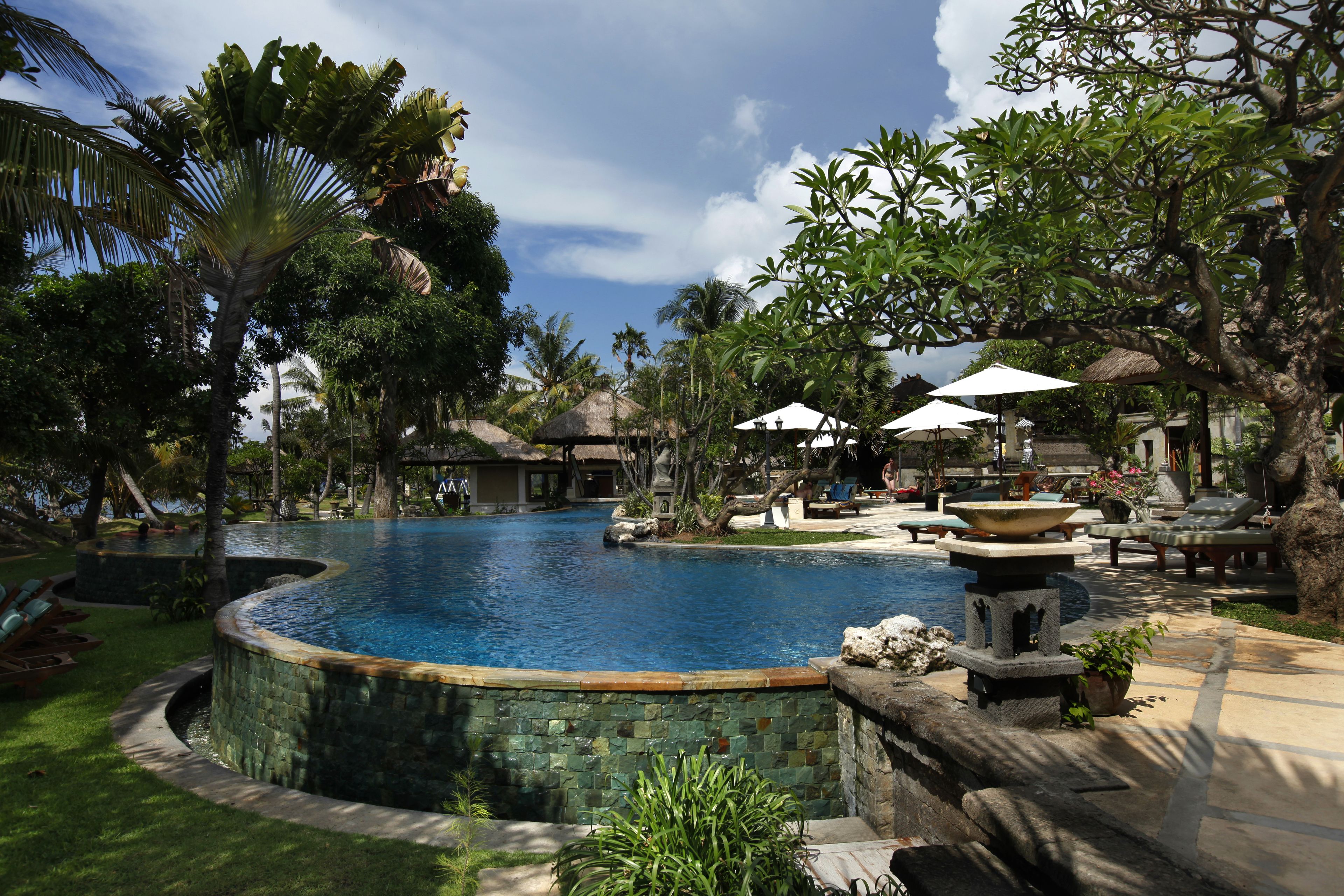 outdoor pool, pool loungers