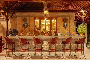 Bar (en la propiedad)