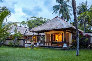 Two Bedroom Pool Villa | Premium bedding, Select Comfort beds, minibar, in-room safe - Puri Bagus Lovina (Buleleng)