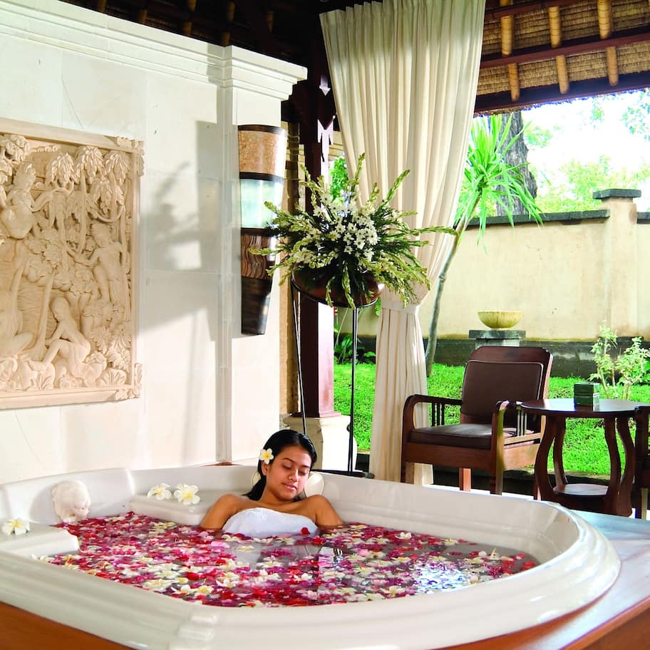 Couples treatment rooms, sauna, hot tub, Turkish bath, body treatments