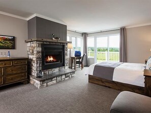 Ropa de cama de alta calidad y caja de seguridad en la habitación