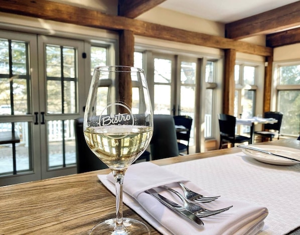 Se sirven desayunos, almuerzos y cenas; cocina local