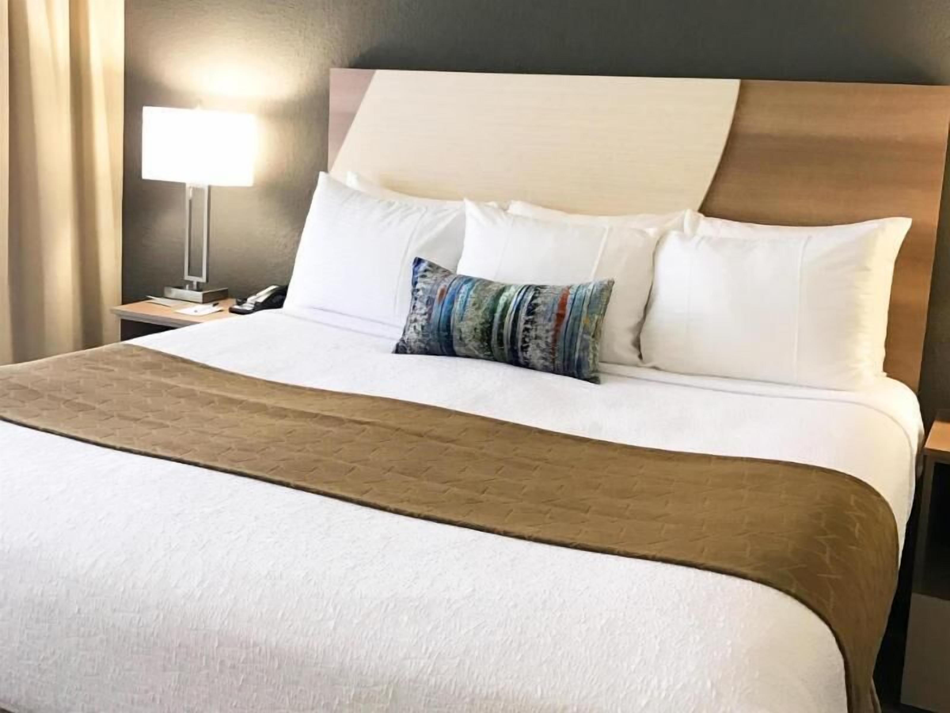 Hochwertige Bettwaren, Pillowtop-Betten, Schreibtisch