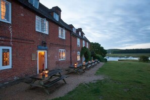 Terrace/patio - Master Builders House Hotel (Brockenhurst)