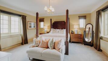 Chambre Deluxe (Luxury Bed and Breakfast) | Draps en coton égyptien, literie de qualité, décor unique, bureau