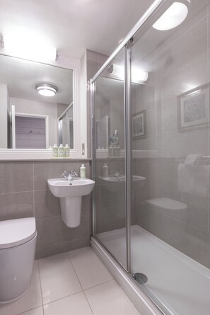 Classic Double Room | Bathroom
